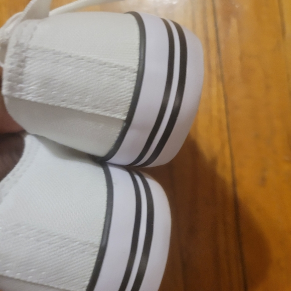 Epic Step Low Top Cap Toe Women's White Sneakers Size 6 - Picture 9 of 12